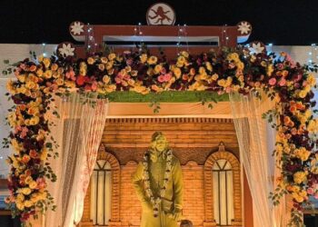 কবিগুরুর পূর্ণাবয়ব মূর্তি স্থাপন হলো কাটোয়া রবীন্দ্র পরিষদের সামনে