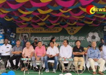 সাত দশকের ঐতিহ্যবাহী ফুটবল টুর্নামেন্ট সাথে নতুন দর্শকাশনের সূচনা কাটোয়ায়