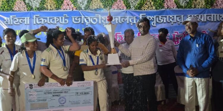 চারদলীয় মহিলা ক্রিকেট প্রতিযোগিতায় চ্যাম্পিয়ন দমদম খেয়ালী ক্রিকেট একাডেমি