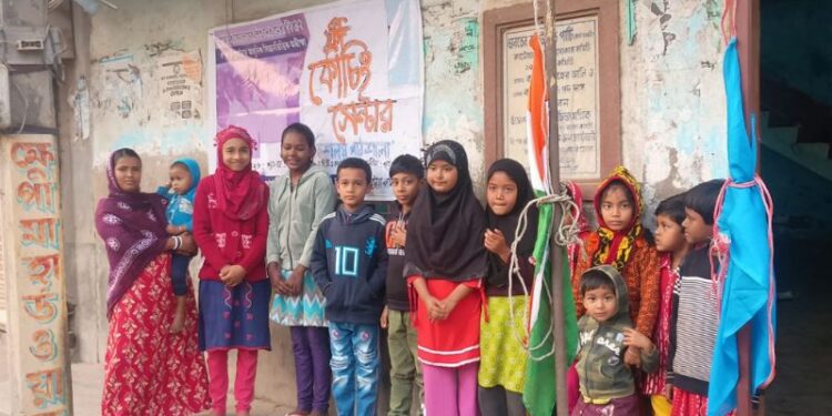 স্কুলছুট রুখতে শিক্ষকদের উদ্যোগ, কাটোয়ায় শুরু “কিশলয় পাঠশালা”