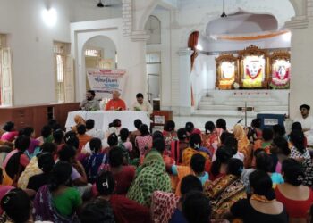 পরিচারিকাদের দেবীরূপে সম্মান, কাটোয়ায় ব্যতিক্রমী ‘পরিচারিকা সম্মেলন’!